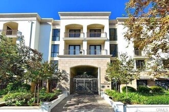 Building Photo - 333 N Hill Ave