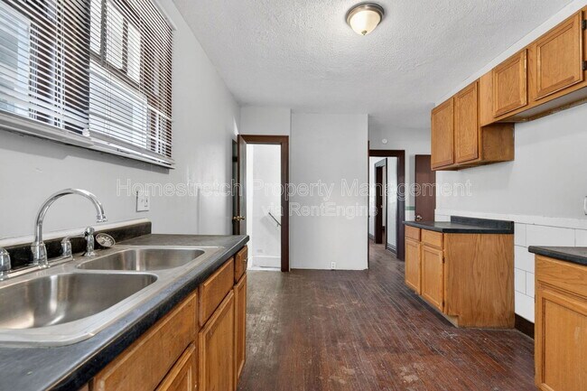 Building Photo - 5944 Thekla Ave