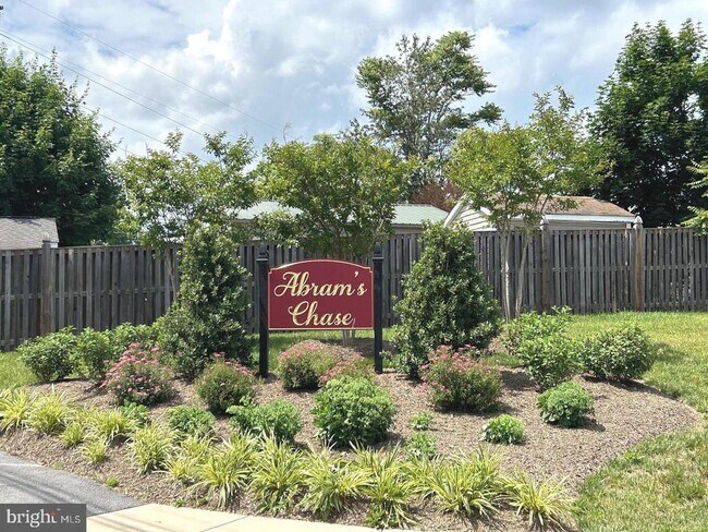 Building Photo - 105 Amberfield Ct