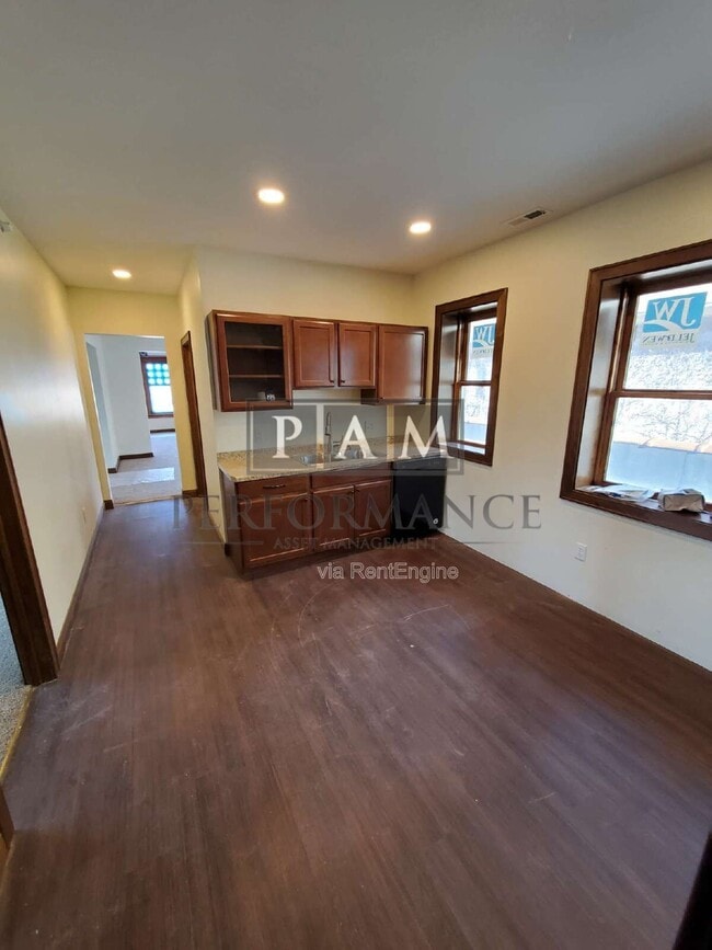 Building Photo - 5525 W North Ave