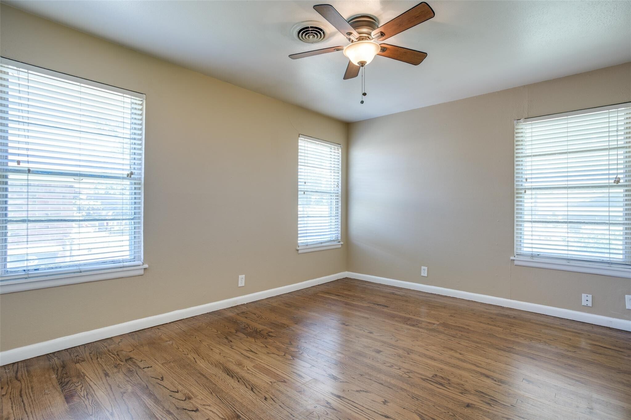 Building Photo - 3724 Almazan Dr