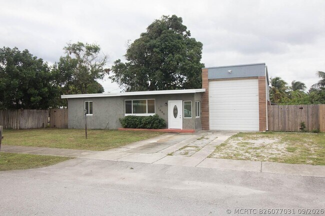 Building Photo - 1650 NE 44th St