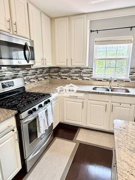 Building Photo - 4623 Kings Mill Way