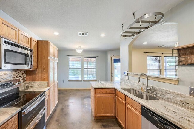 Building Photo - 7425 Thannas Way