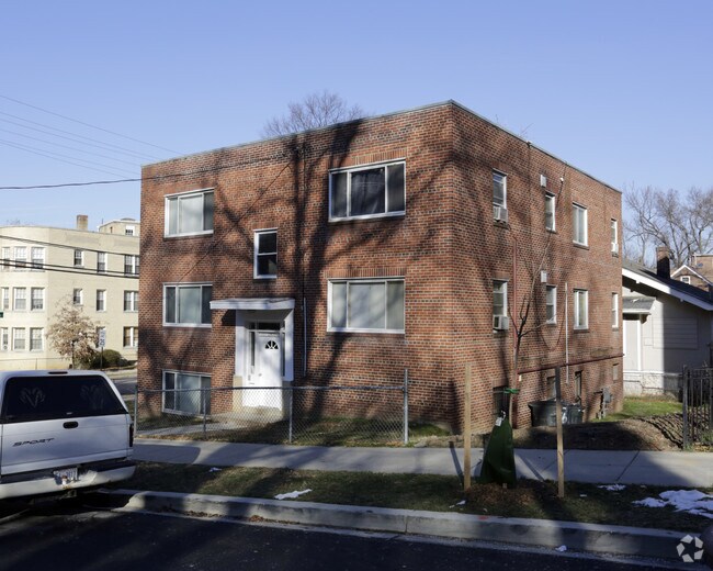 Building Photo - 2800 Texas Ave SE