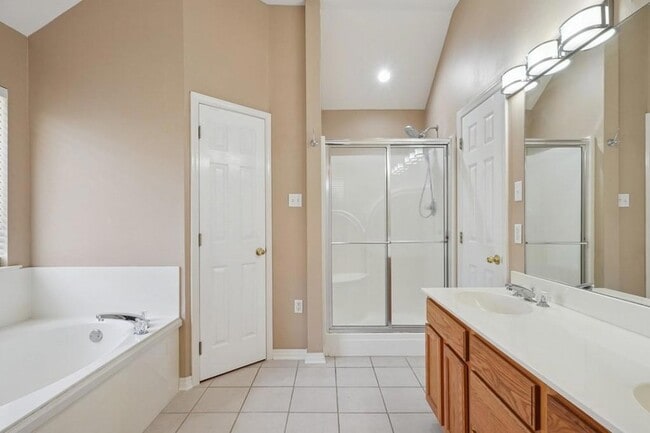 Building Photo - 712 Homewood Dr