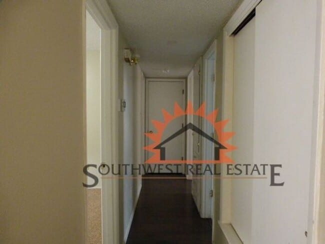 Building Photo - Cute 3 bedroom 1 bath one car garage
