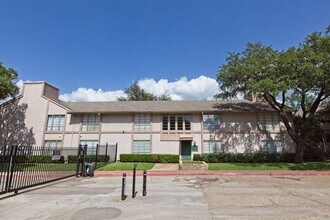 Building Photo - 10590 High Hollows Dr
