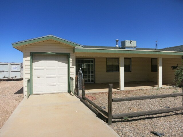 Building Photo - 9912 N La Jolla Dr