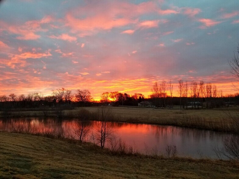 Building Photo - 108 Paradise Cir