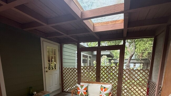 Building Photo - 707 W Iowa St