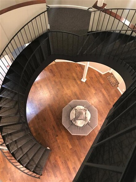 Building Photo - 25 Bow St