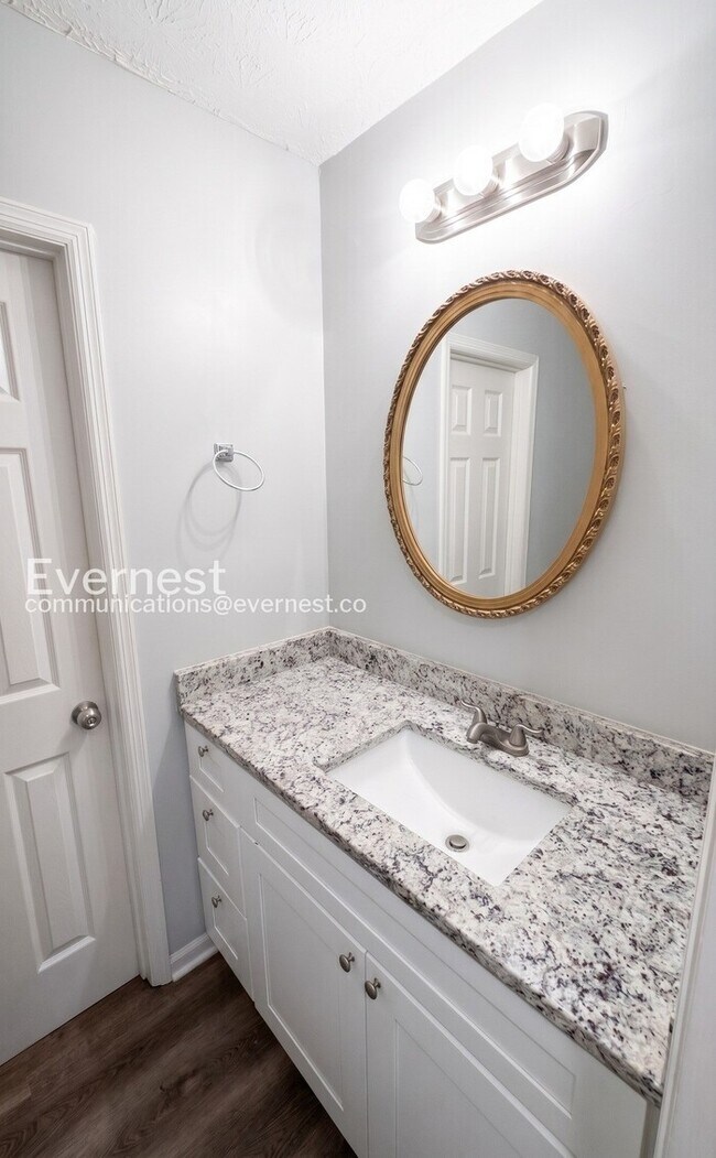 Building Photo - 7800 Park Ln