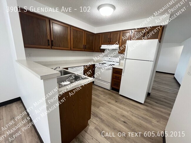 Building Photo - 3901 S Glendale Ave