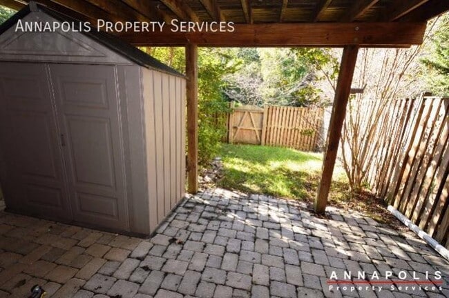 Building Photo - 828 Stonehurst Ct