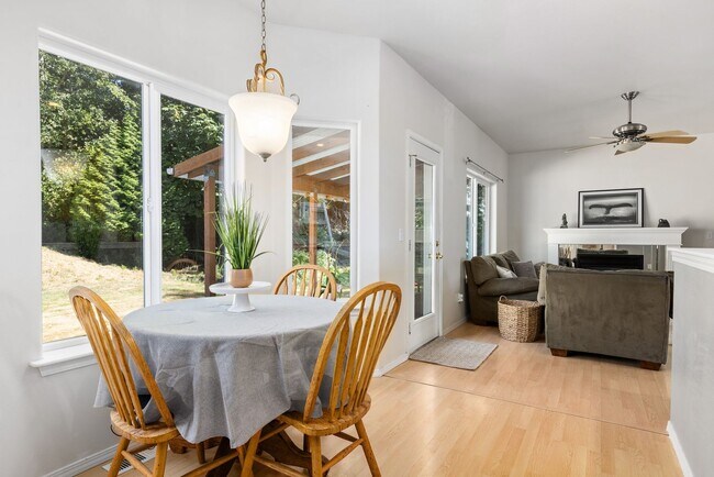 Building Photo - 3 Bd., 2.5 B., home near Barkley Village s...
