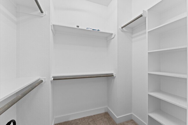 Building Photo - 6904 Covington Dr