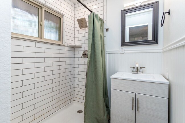 Building Photo - Beautiful 2-Bedroom, 2-Bath Home in Desirable Southwest Colorado Springs!