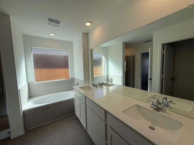 Building Photo - 205 Herald Dr