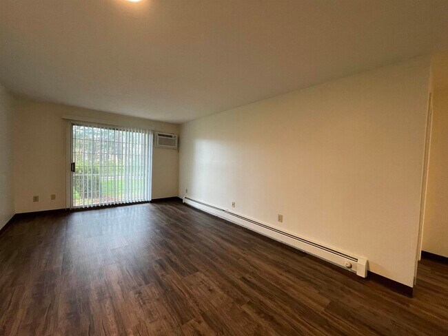 Building Photo - 379 Huse Rd