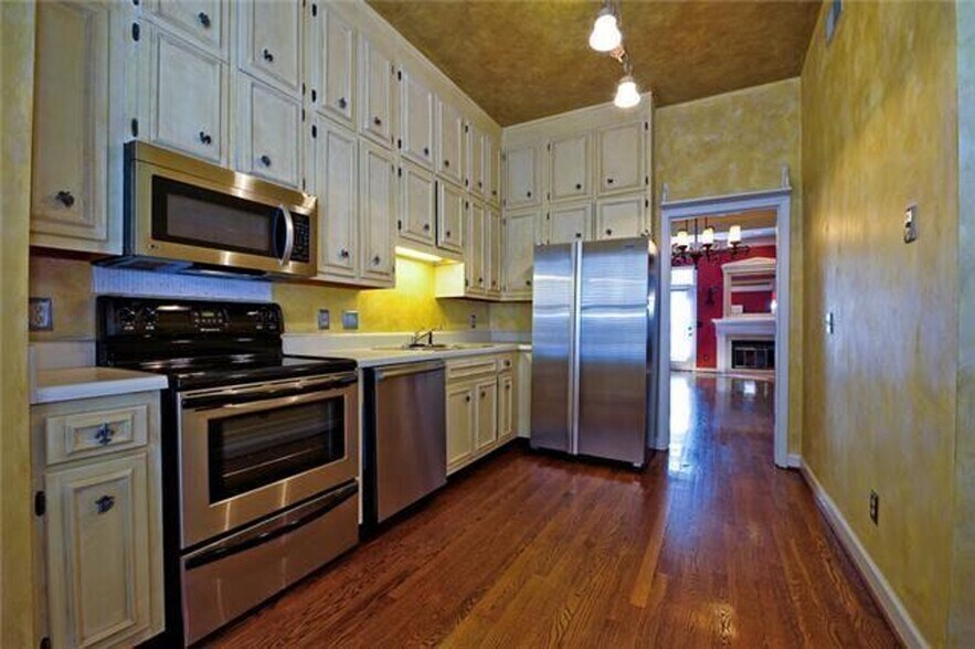 Kitchen - 3437 Golf Club Ln