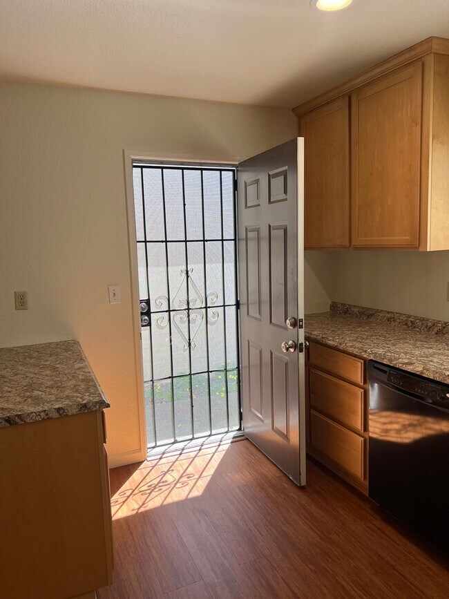 Building Photo - 2526 I St