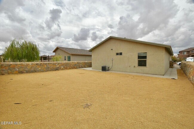 Building Photo - 14229 Otter Point Ct