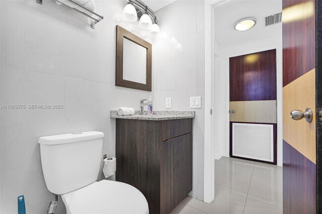 Building Photo - 1035 94th St