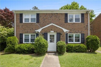 Building Photo - 2-Bedroom Duplex