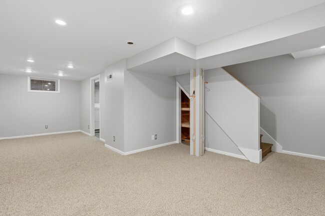 Building Photo - 1316 Ivanhoe St