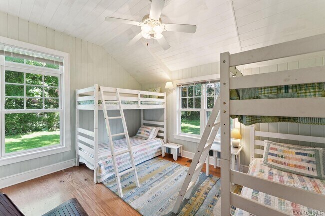 Building Photo - 695 Main St