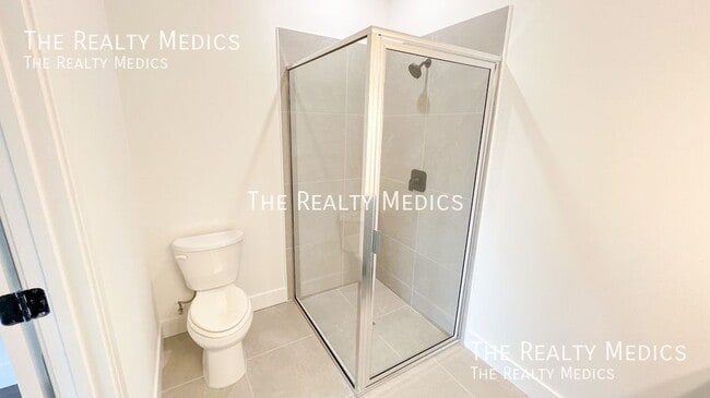 Building Photo - 905 Toluca St SE