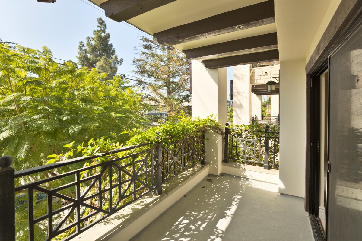 Building Photo - 12745 Moorpark St