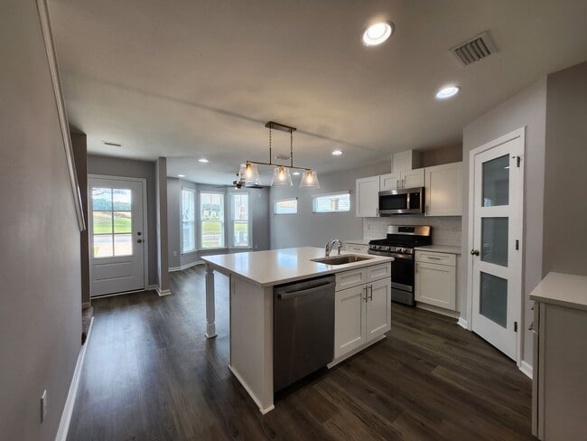 Building Photo - 3 bedroom house for rent in NE Tallahassee's Canopy subdivision, available for move in right away...