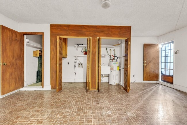 Building Photo - 901 Eden Ln