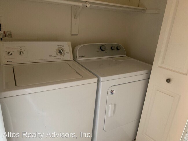 Building Photo - 3 br, 2 bath House - 2300 E Geddes Ave #H