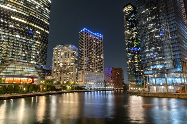 Building Photo - 333 N Canal St