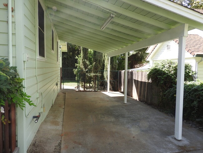 Building Photo - Beautiful home in Historic Folsom!