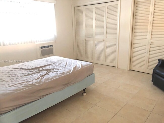 Building Photo - 1836 Arthur St