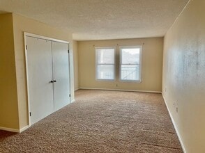 Building Photo - Deerfield Condominiums 429-15