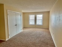 Building Photo - Deerfield Condominiums 429-15