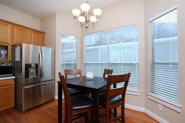 Building Photo - 16242 Pine Thorn Dr