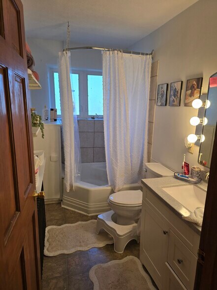 Building Photo - 1200 N Madison St