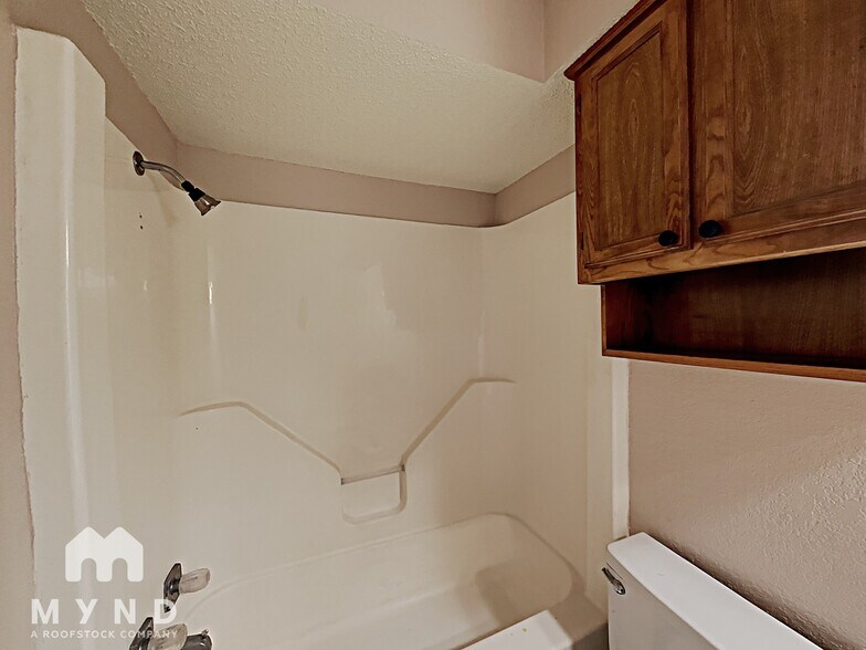 Building Photo - 5515 Brookview Ct