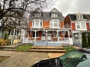 Building Photo - 932 W Princess St