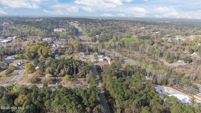 Building Photo - 521 N Hale St