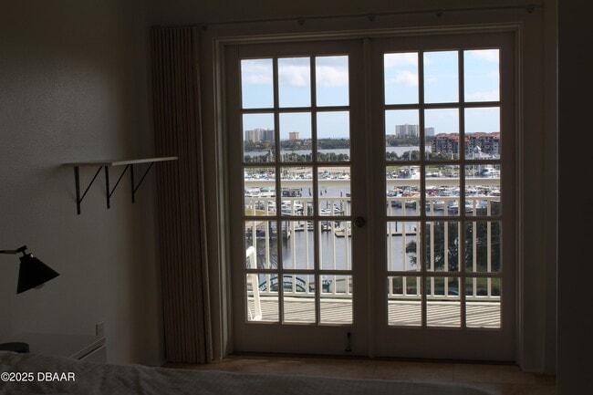 Building Photo - 404 S Beach St