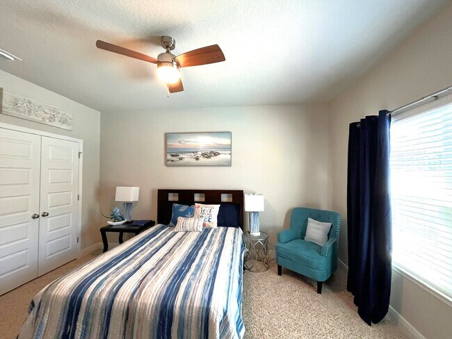 Building Photo - Beautiful 5 Bedroom Home with Pool in Holl...