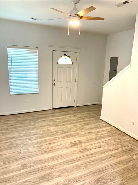 Building Photo - 156 Tynes St