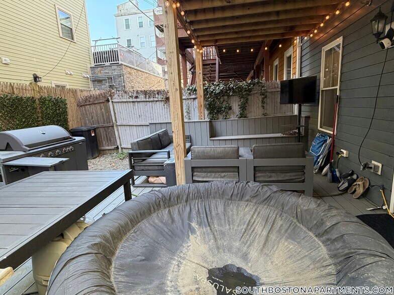 Building Photo - 9 Douglas St